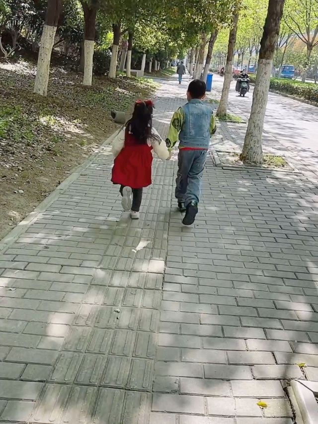 教程分享“牵手跑的快有挂怎么看的出来”(确实能开挂)-第2张图片